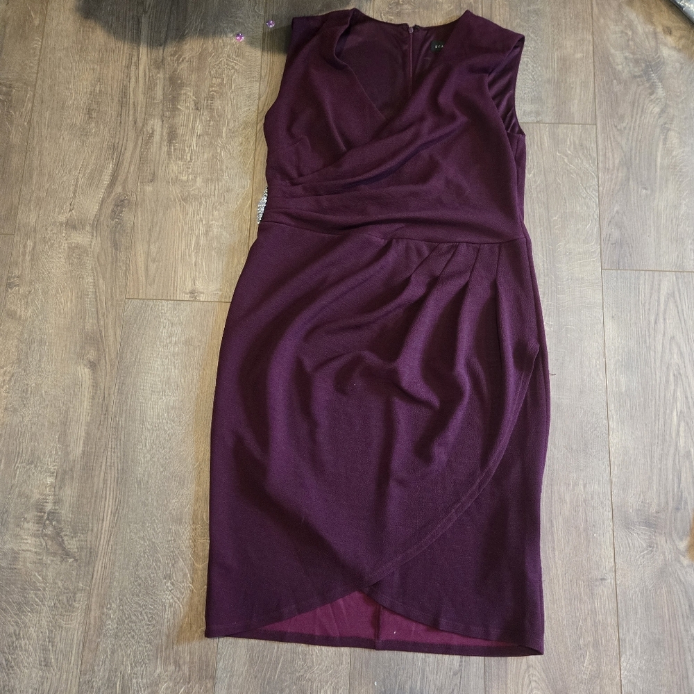 Scarlett Burgandy Midi Dress Size 14 Cocktail With Rhinestone Detail Sheath Plus